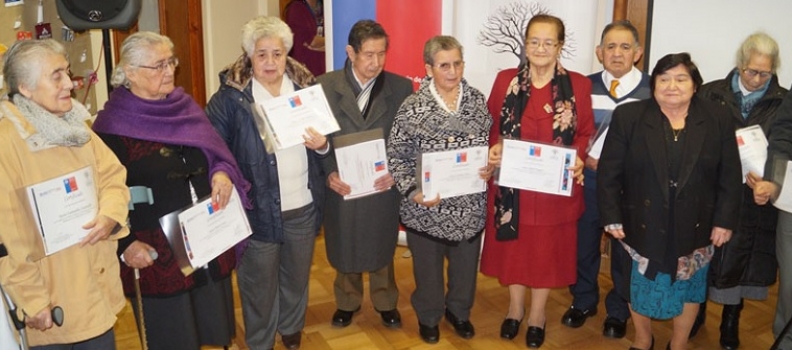 Adultos mayores egresaron de centro de estimulación cognitiva en Osorno